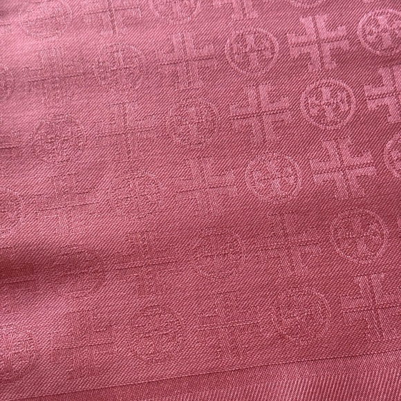 Tory Burch Monogram Jacquard Traveler Scarf Color Claret NWT - Picture 8 of 9